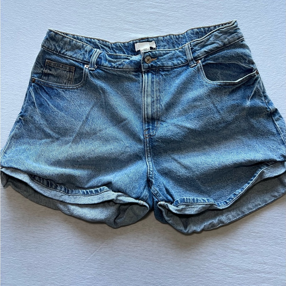 H&M Light Blue Jean Shorts size 16